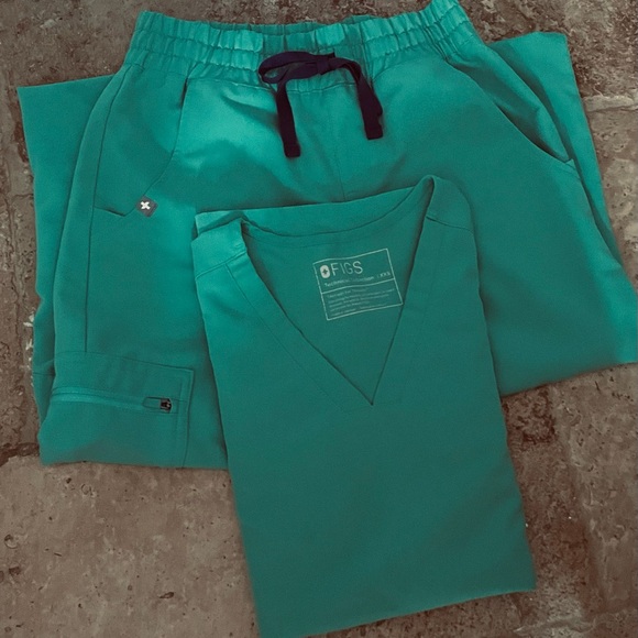 Figs Other - Figs scrub top size XXS and High Waisted Jogger Pant XXS/P surgical green color